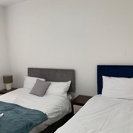 Beautiful All Room En-Suite 4 Bedrooms House , Free Parking, Wifi, Corporate, Contractors, Family Relocation, Contact Us For Long Term Rate イルフォード エクステリア 写真