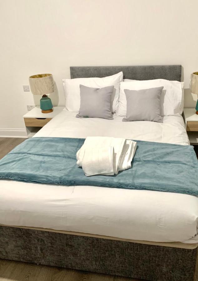 Beautiful All Room En-Suite 4 Bedrooms House , Free Parking, Wifi, Corporate, Contractors, Family Relocation, Contact Us For Long Term Rate イルフォード エクステリア 写真
