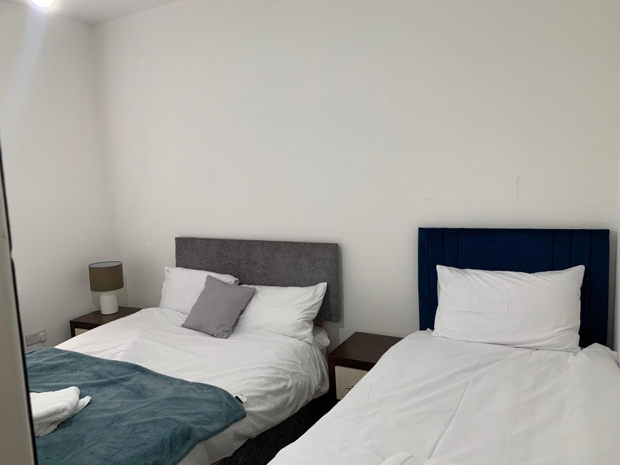 Beautiful All Room En-Suite 4 Bedrooms House , Free Parking, Wifi, Corporate, Contractors, Family Relocation, Contact Us For Long Term Rate イルフォード エクステリア 写真