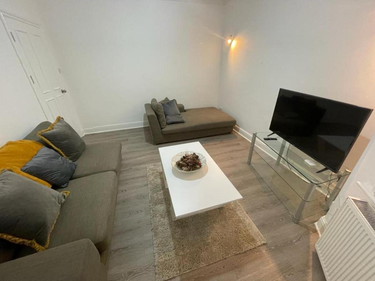 Beautiful All Room En-Suite 4 Bedrooms House , Free Parking, Wifi, Corporate, Contractors, Family Relocation, Contact Us For Long Term Rate イルフォード エクステリア 写真