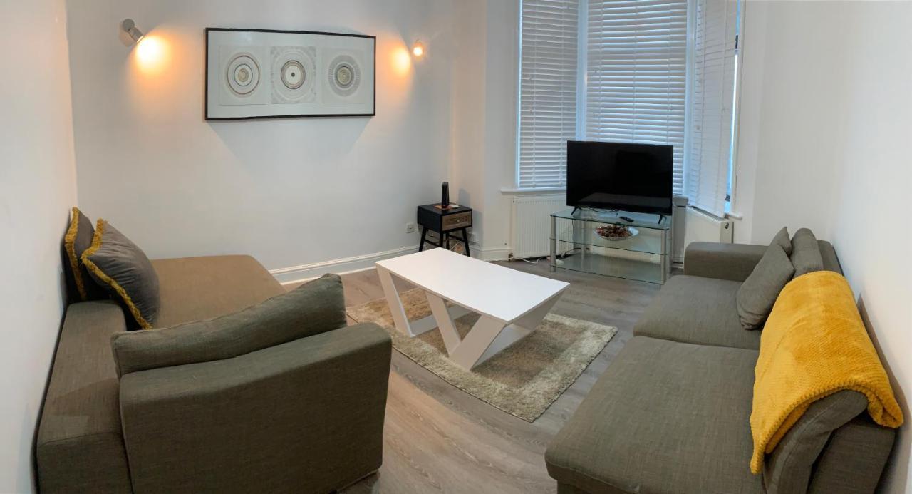 Beautiful All Room En-Suite 4 Bedrooms House , Free Parking, Wifi, Corporate, Contractors, Family Relocation, Contact Us For Long Term Rate イルフォード エクステリア 写真
